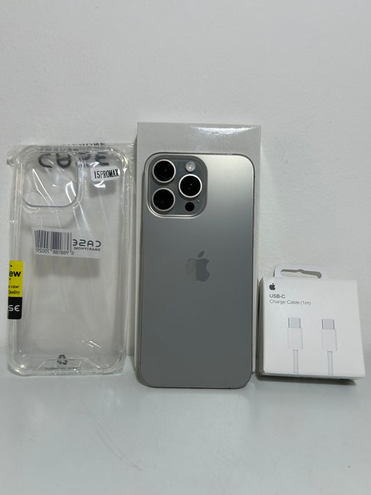 Combo iPhone 15 Pro Max 256GB 98% + Accesorios.