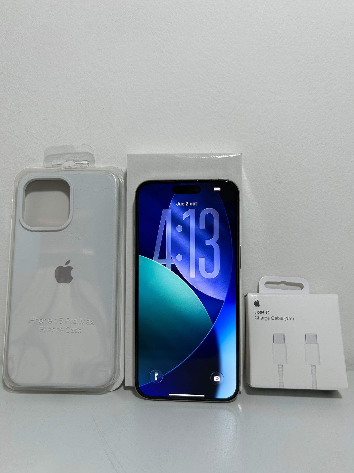 Combo iPhone 15 Pro Max 256GB 98% + Accesorios