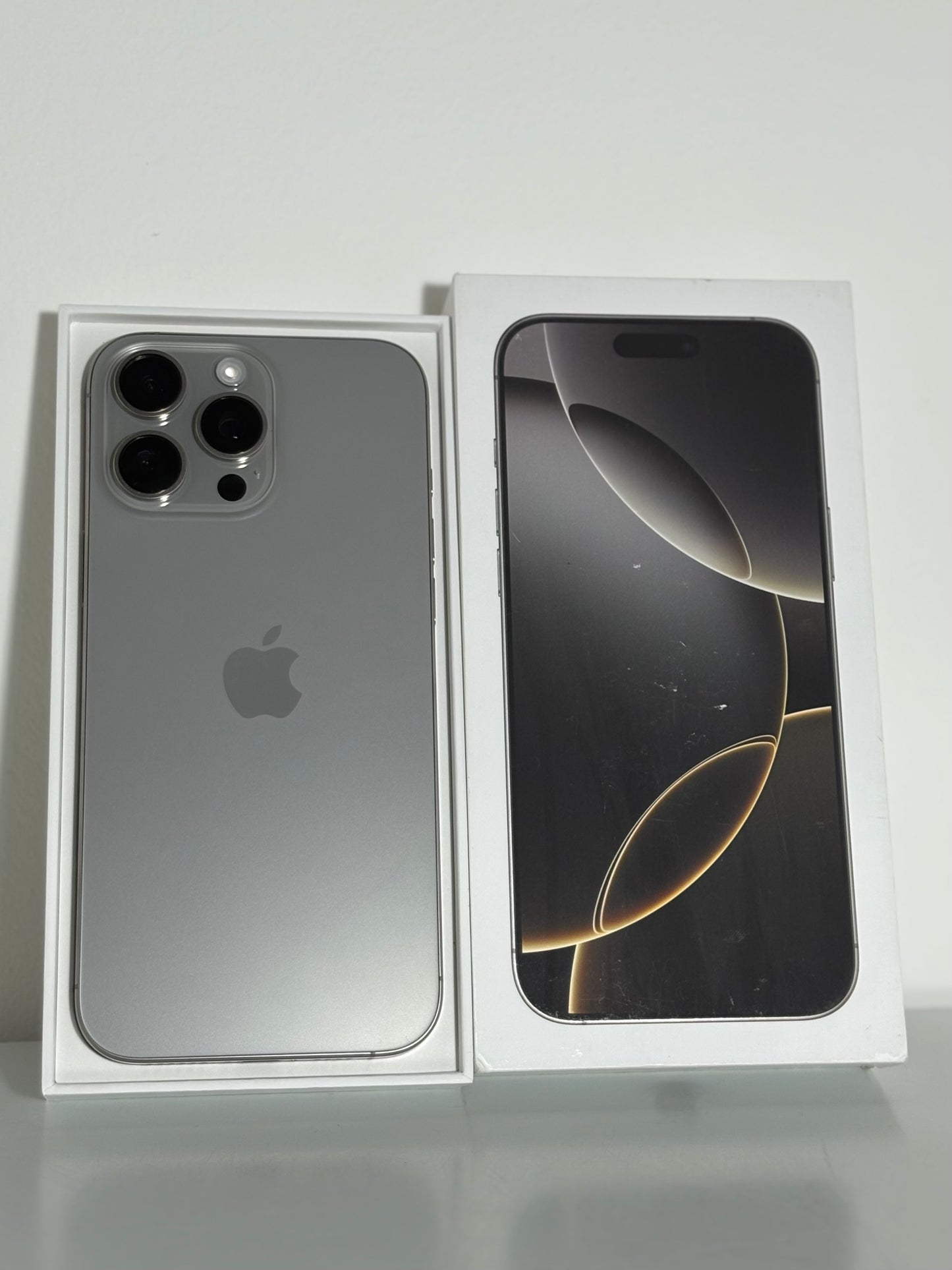 Apple iPhone 16 Pro Max (256GB) Open Box - Titanio Natural