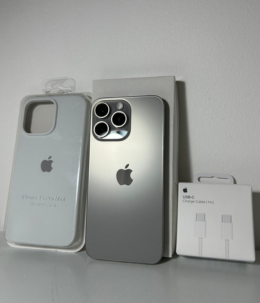Combo iPhone 15 Pro Max 256GB 98% + Accesorios
