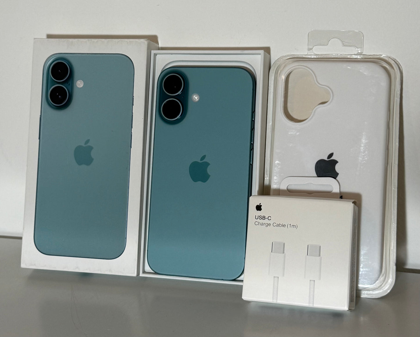 Combo Apple Iphone 16 128GB Teal Open Box + Accesorios