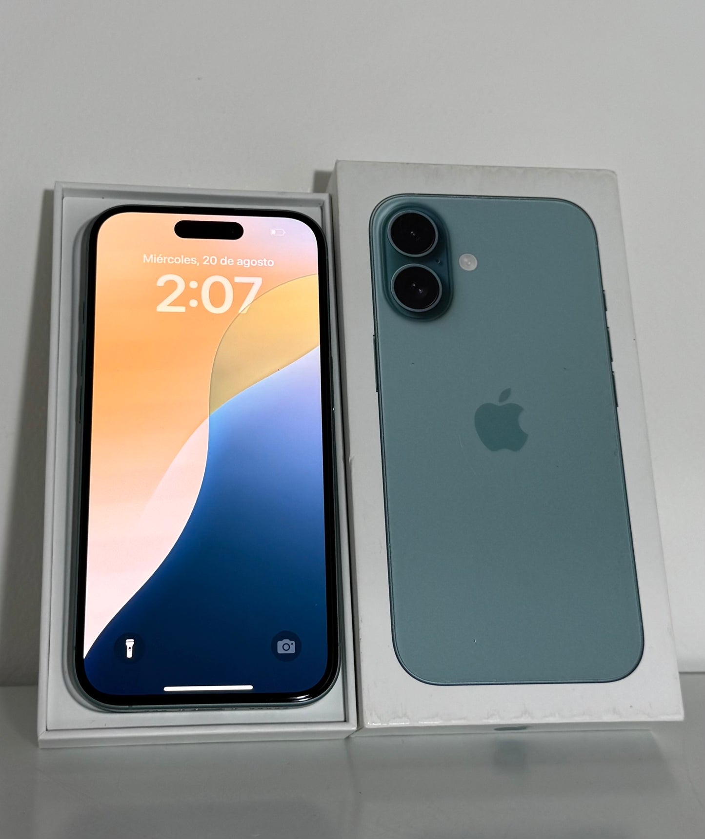 Apple iPhone 16 (128GB)Open Box - Teal